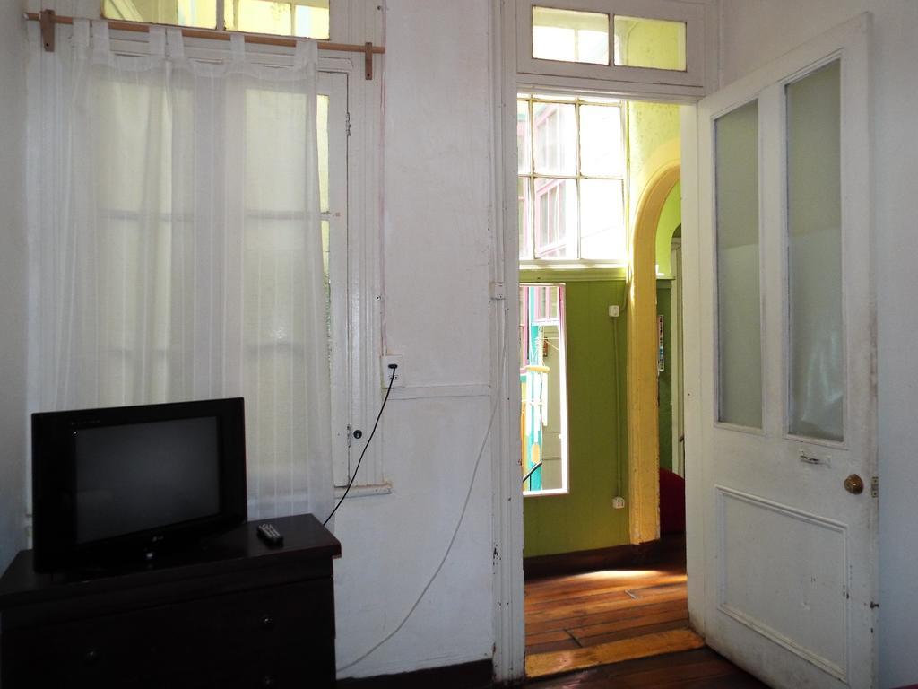 Hostal Casa Verde Limon Valparaiso Room photo